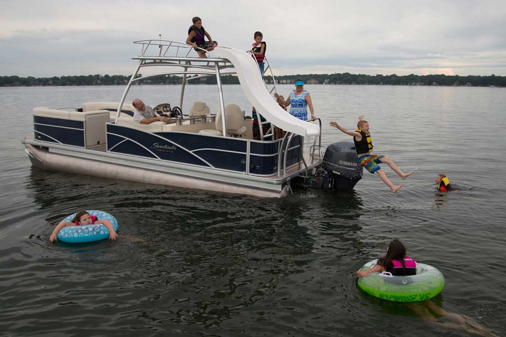 Patio / Pontoon Boats Bass Lake Boat Rentals